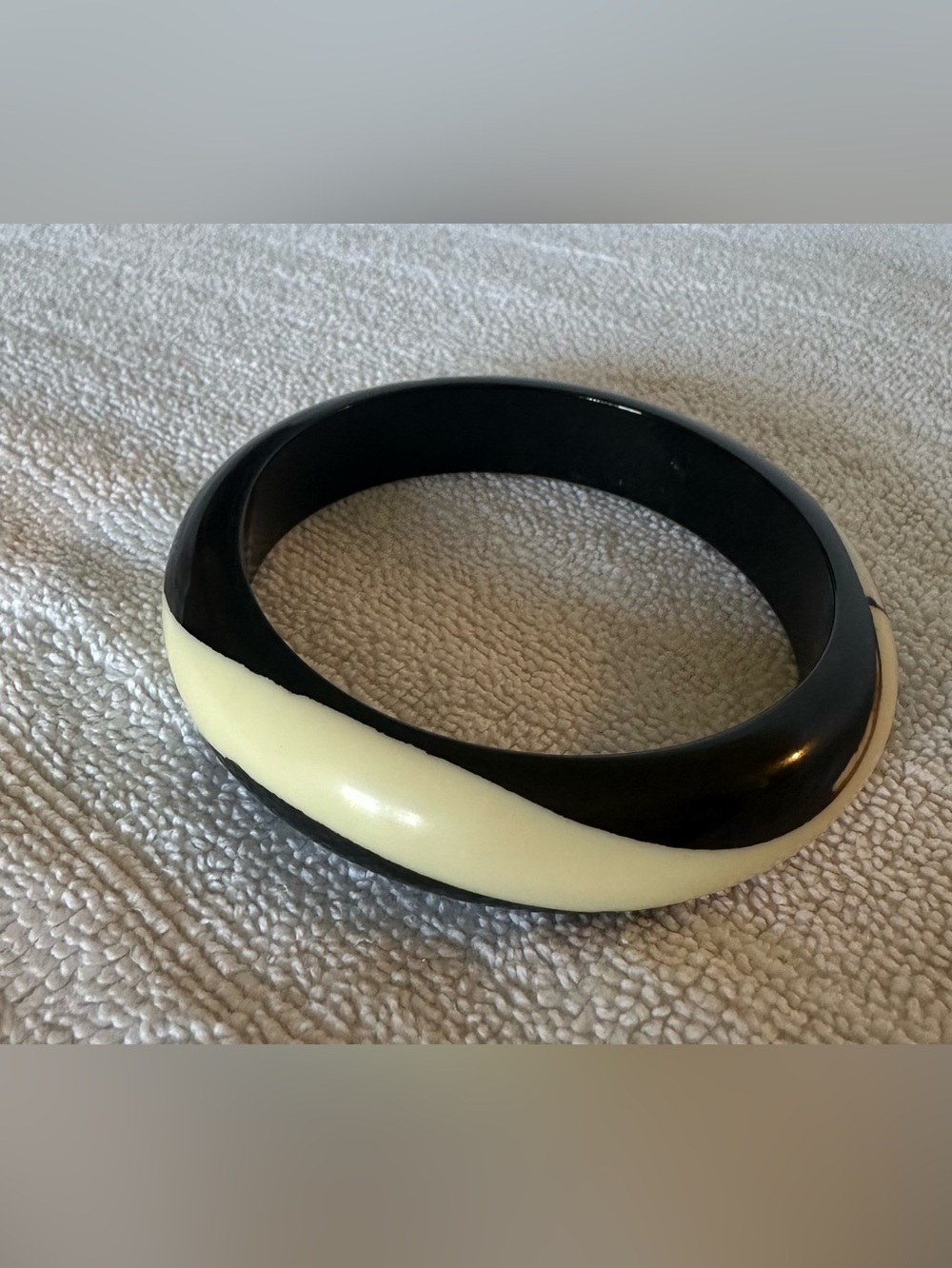 Vintage Dark Chocolate and Cream Resin Bangle Bracelet